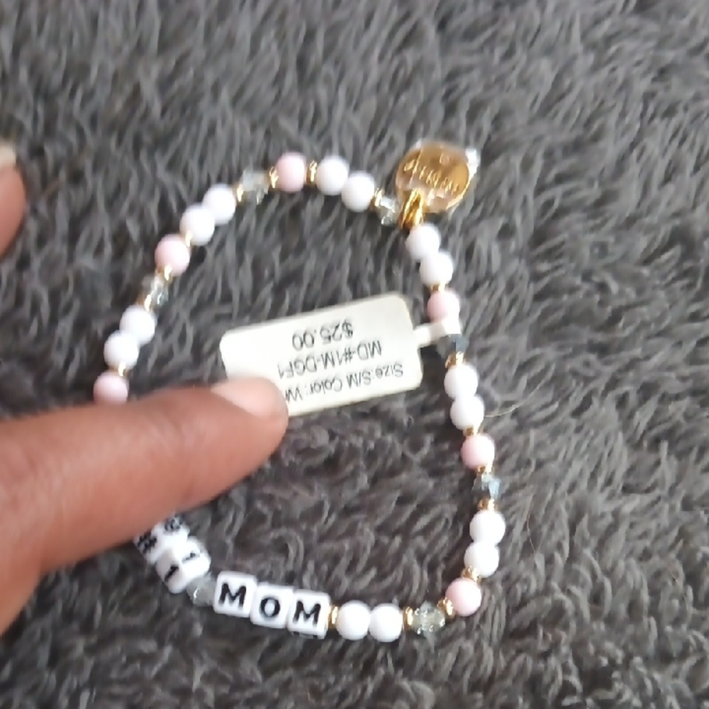 Gold and White 'MOM' Beaded Bracelet